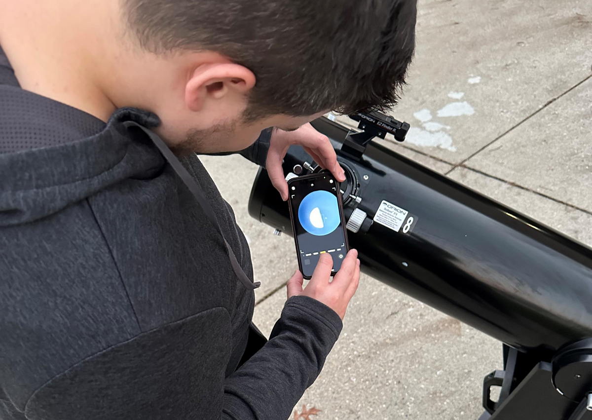 using a phone to take a solar pic with telescope